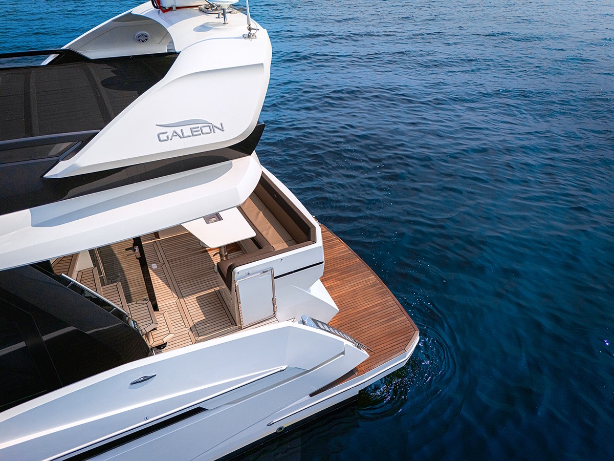 Yacht Photo 12